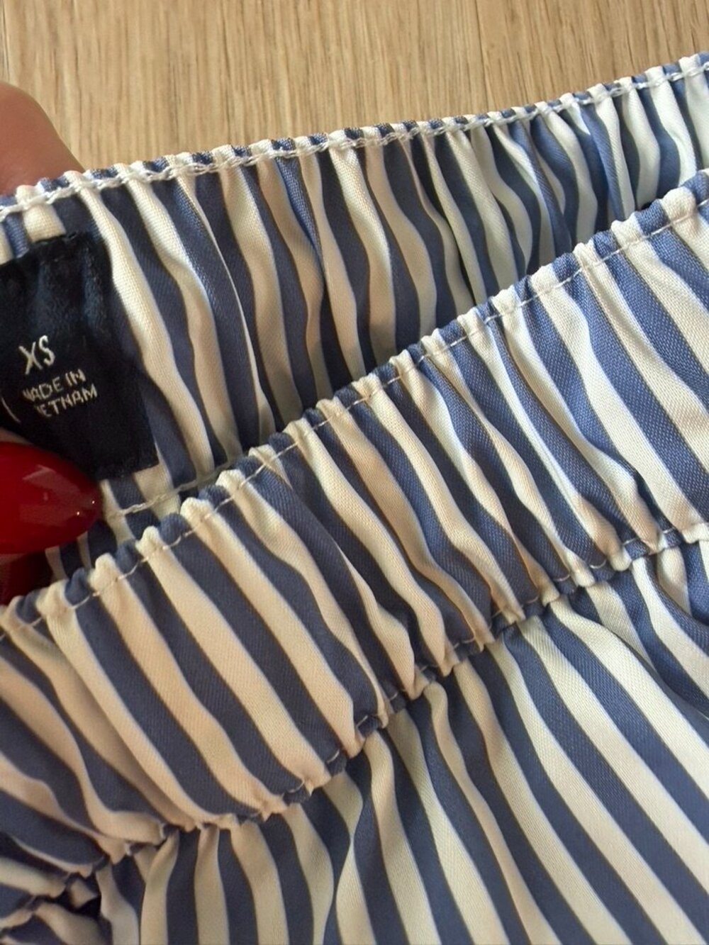 Abercrombie & fitch men’s XS seersucker blue and white striped swim trunk shorts - Picture 7 of 7